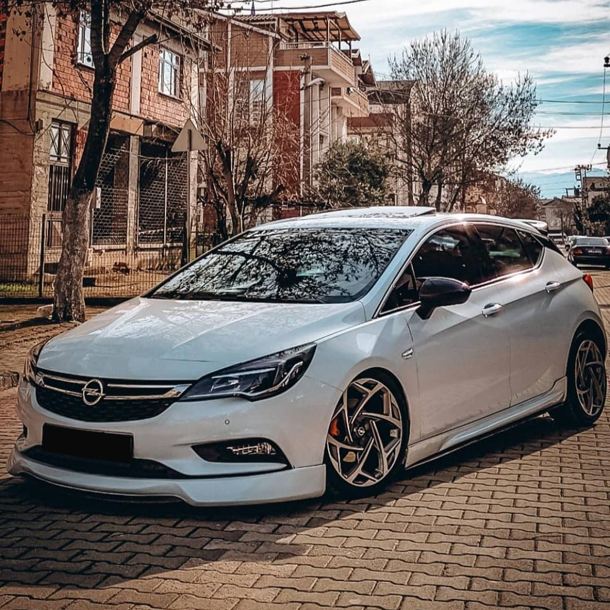 Nakładki na Lusterka do Opel / Vauxhall Astra K (2015+) – Bat Model Bright Black